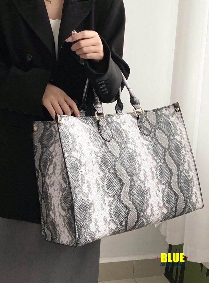 LocalFashion Snake Print Four Seasons Versatile Travel Shopping Bag Oversized Tote Tote Bag